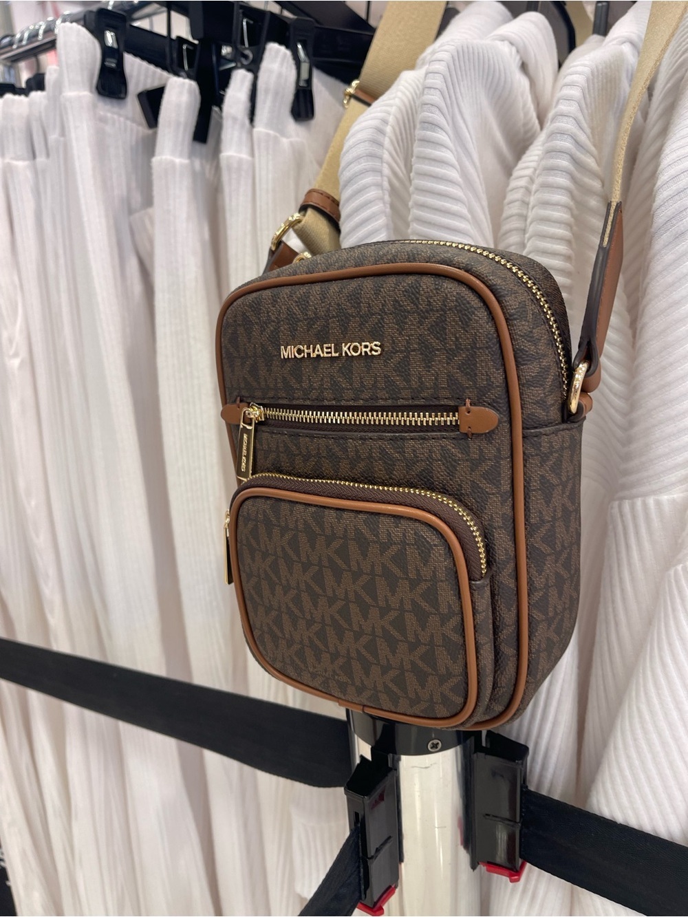 MICHAEL KORS Jet Set Medium Flight NS Pocket Signature Logo Crossbody
Brown
NWT - Picture 16 of 16